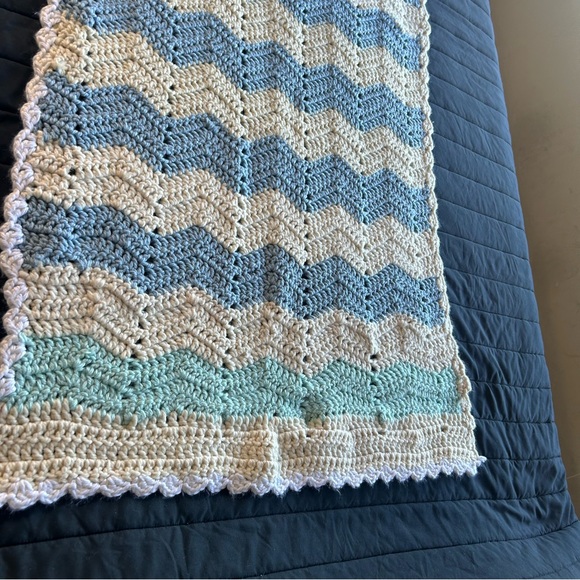 Vintage Crocheted White and Blue Chevron Pattern Baby Lap Blanket Throw #0828249 - Picture 5 of 12